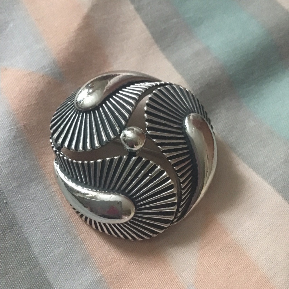 Vintage sterling silver brooch